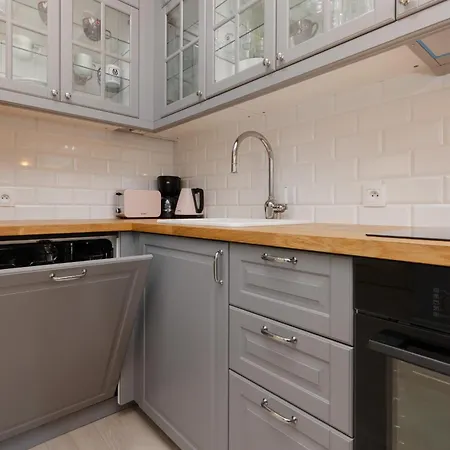 Zoliborz Artystyczny With Parking By Renters Apartman Varsó